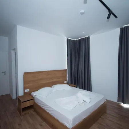 Hotel Besani 4*
